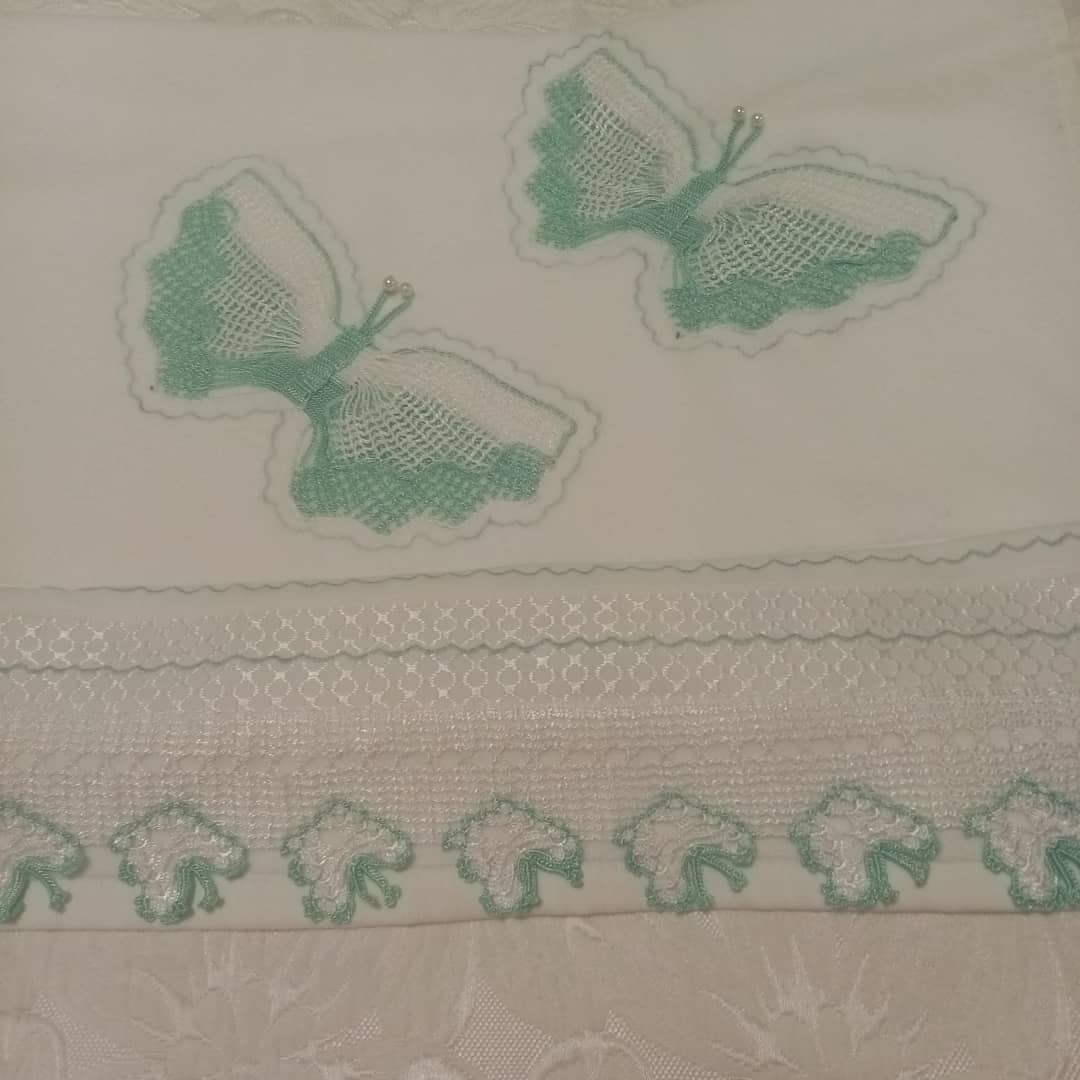Yeşil Kelebek Nakışlı Bebek Yastığı