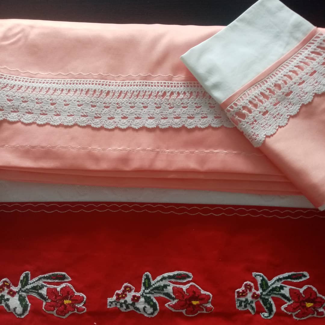Dantel Kenarı Pembe Sofra Bezi