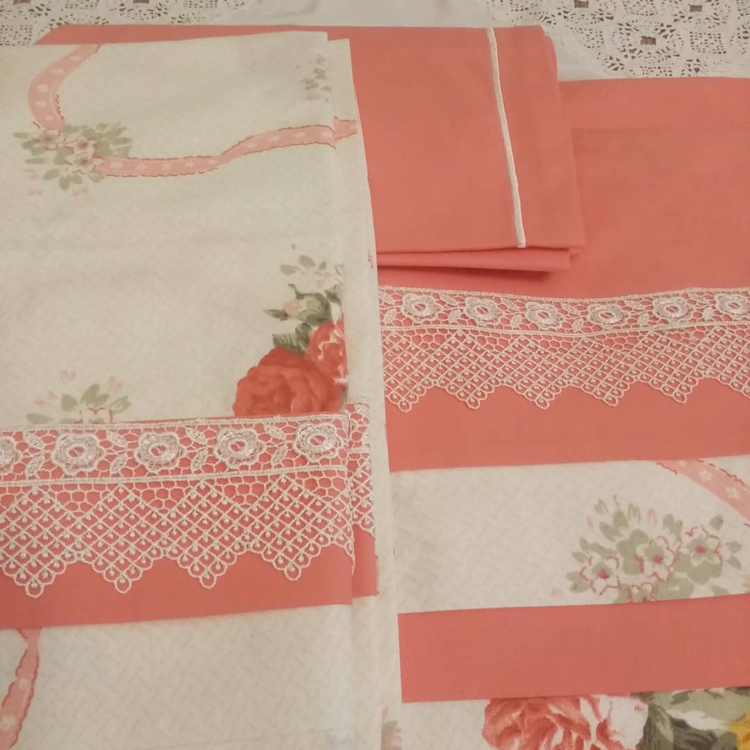 Renkli Gül Motifli Siyah Eldiven
